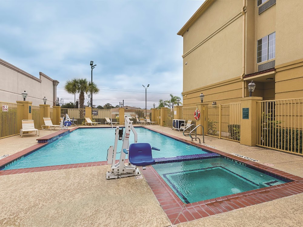 La Quinta Inn & Suites by Wyndham Houston East at Normandy